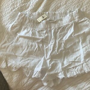 NWT ruffle shorts